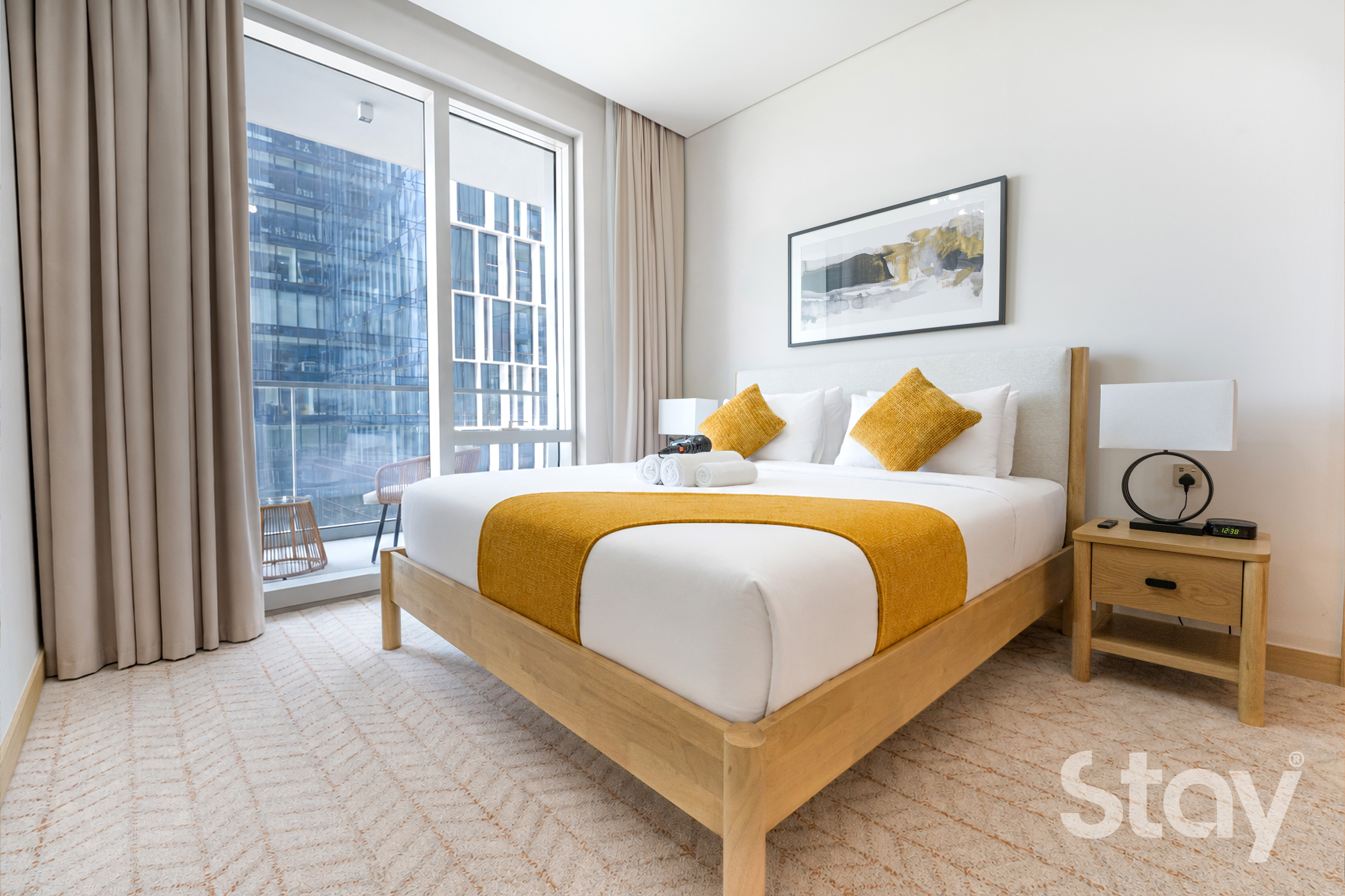 Steps to Dubai Mall - Chic 1BR with Balcony, Downtown, Dubai