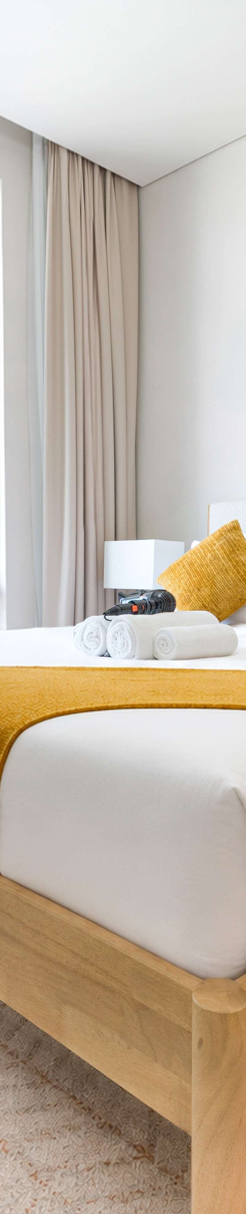 Steps to Dubai Mall - Chic 1BR with Balcony, Downtown, Dubai